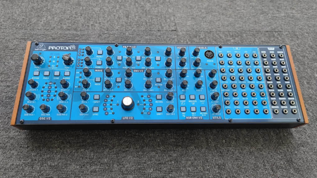 Proton - semimodularny syntezator od firmy Behringer