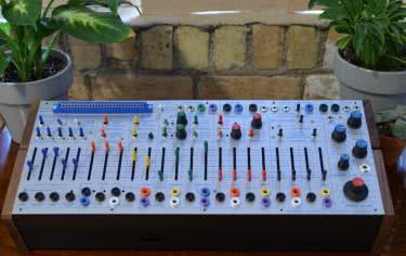 Buchla 208c - oswojony następca Music Easel 