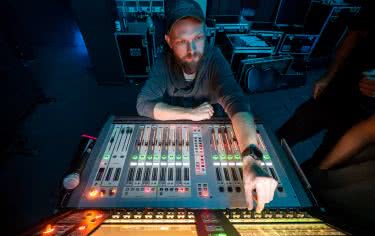 Soundcraft Vi1000 i... Marcin „Bazyl" Zawadzki 