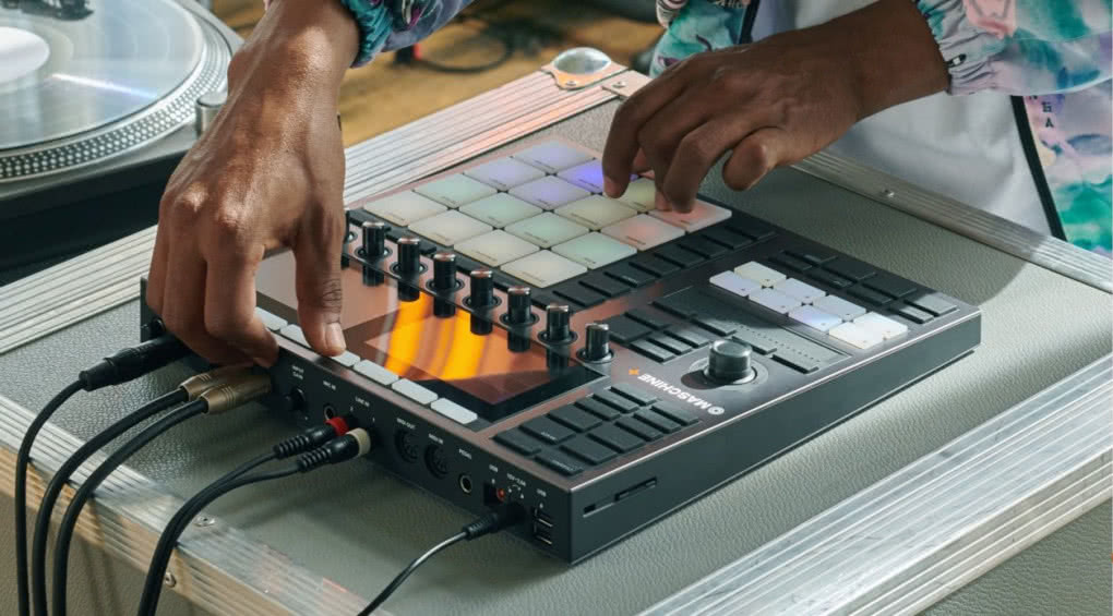 Od kontrolera do grooveboxa - Maschine+ 