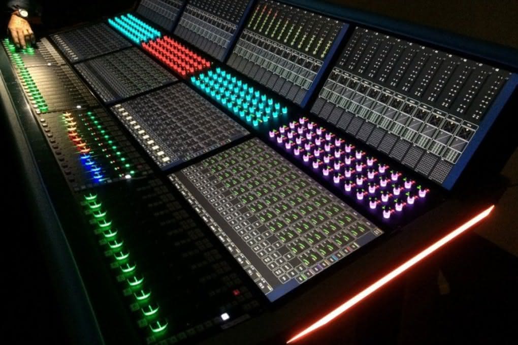 Konsoleta Stage Tec Avatus
