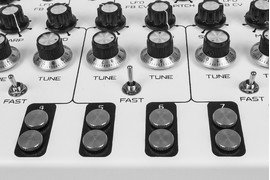 Lyra 8 - syntezator analogowy