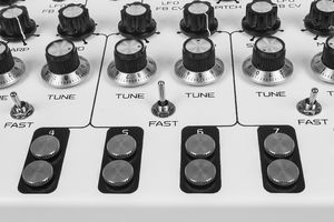 Lyra 8 - syntezator analogowy 