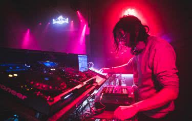 Co porabia Legowelt? 