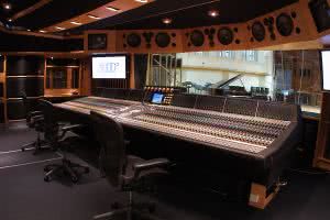 Legendarne AIR Studio wystawione na sprzedaż