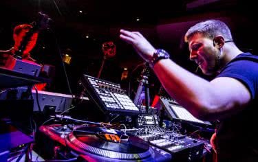 Jak będzie wyglądał DJ-ing w przyszłości? 