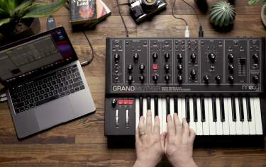 Moog Model 15 jako wtyczka VSTi 