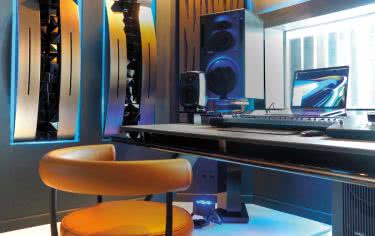 Monitory Genelec w wakacyjnym studio Hardwella w Curacao 