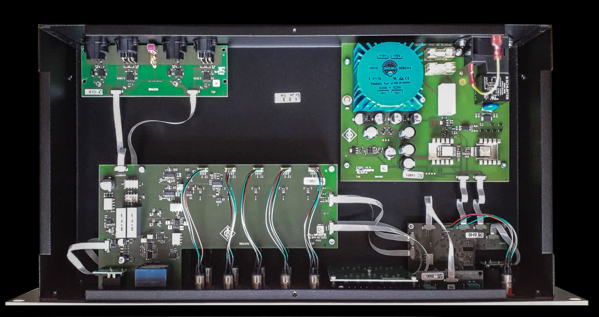 V 402 - dwukanałowy przedwzmacniacz mikrofonowy