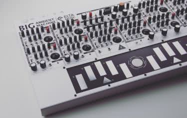 Solar 50 - analogowy potwór z ambientową duszą 