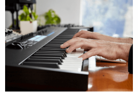 Novation Launchkey 88 MKIII - klawiatura sterująca