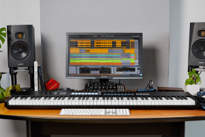 Novation Launchkey 88 MKIII - klawiatura sterująca