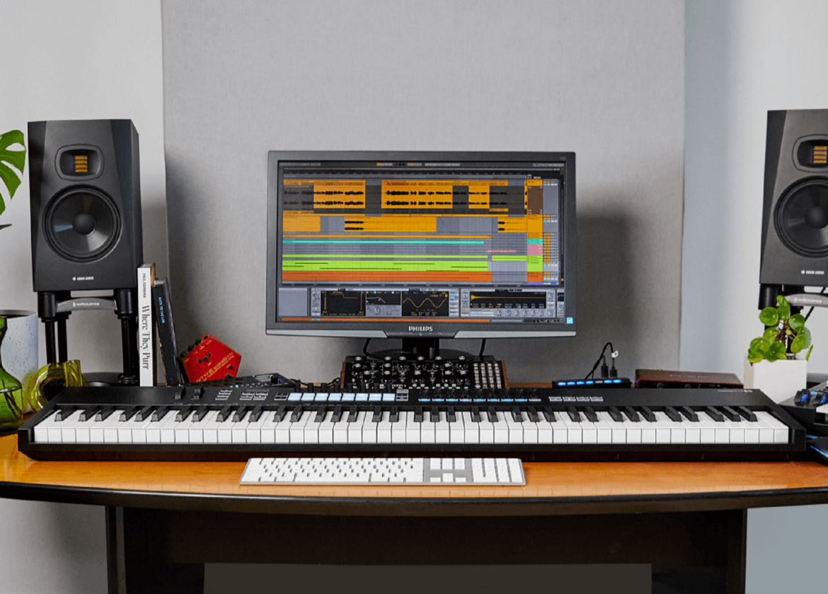 Novation Launchkey 88 MKIII - klawiatura sterująca