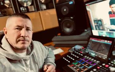 DJ Decks endorserem Akai 