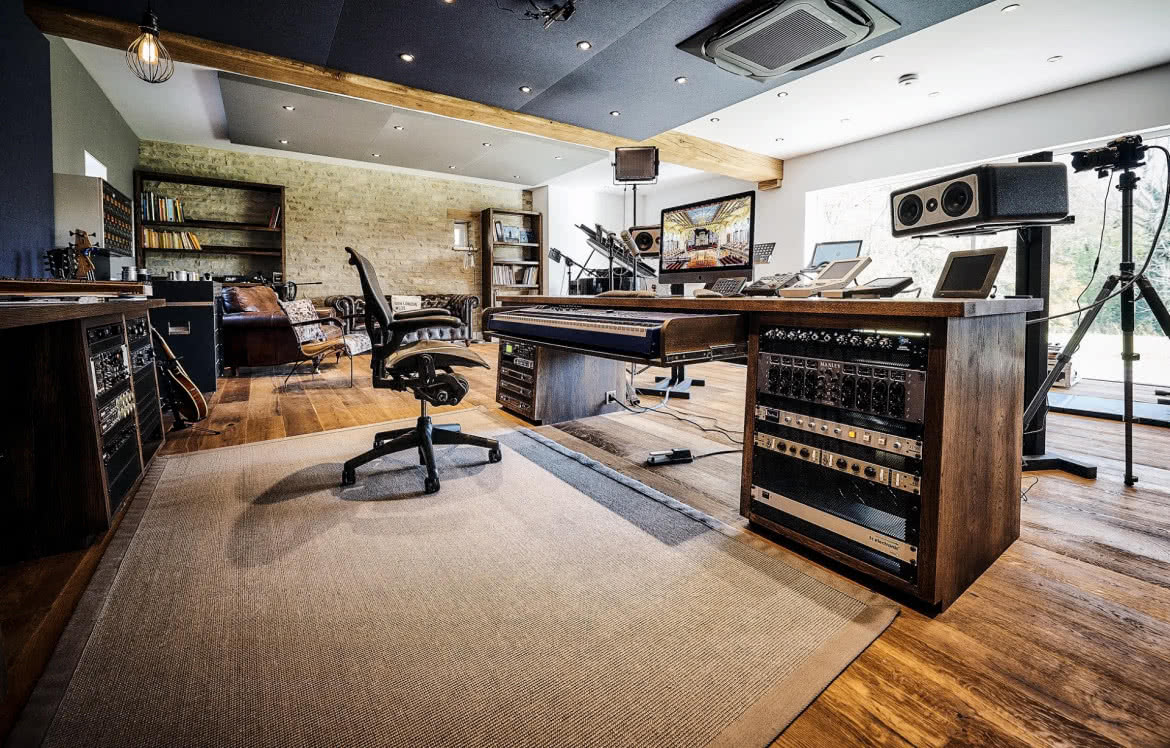 Spitfire Audio z bliska