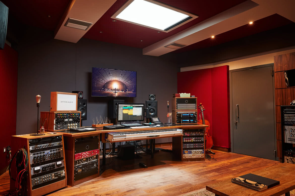 Spitfire Audio z bliska