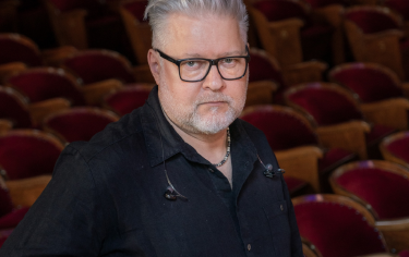 Artur Gadowski z zespołu IRA z monitoringiem MIPRO 