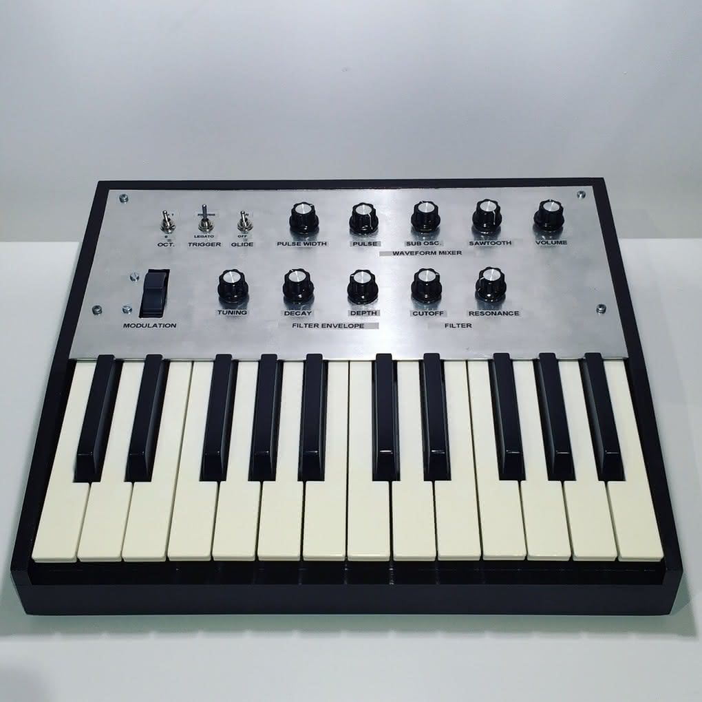 Korg Monotron przerobiony na "parapet"