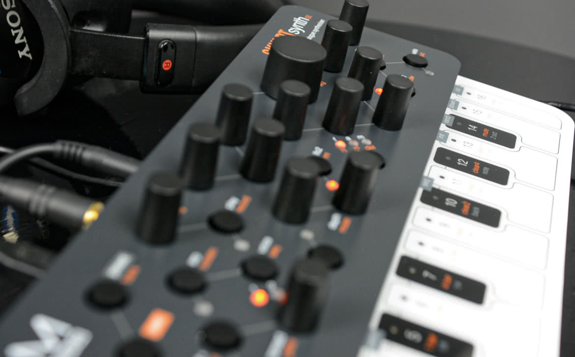 SKULPTsynth SE - 4-głosowy syntezator cyfrowy