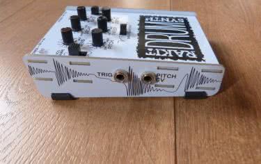 Rakit Drum Synth - miniaturowy syntezator perkusyjny 