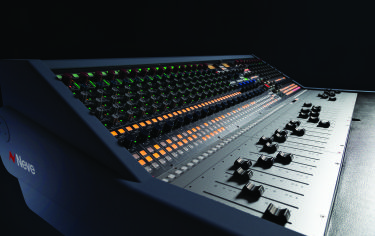 Nowa konsoleta AMS Neve 8424 