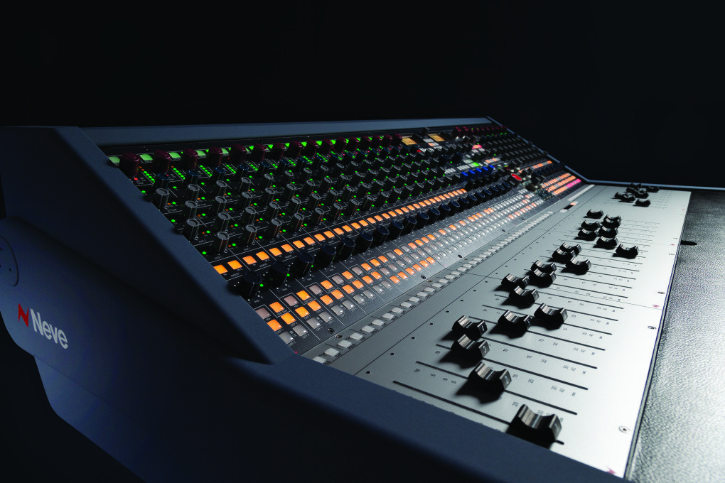 Nowa konsoleta AMS Neve 8424