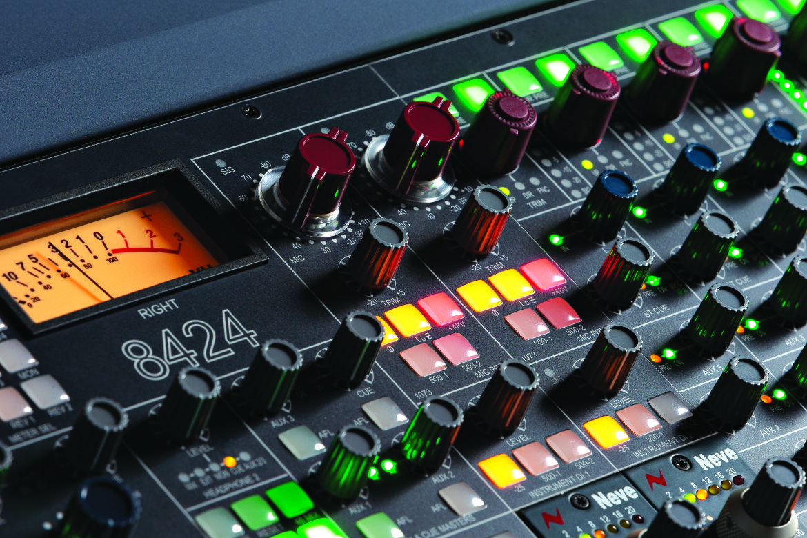 Nowa konsoleta AMS Neve 8424