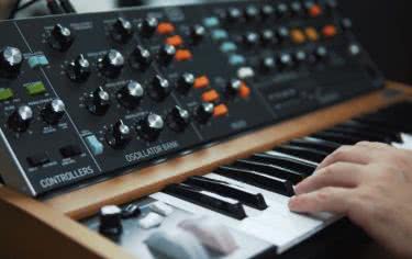 Behringer Poly D 