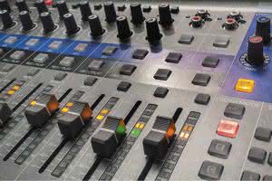 L-12 LiveTrak