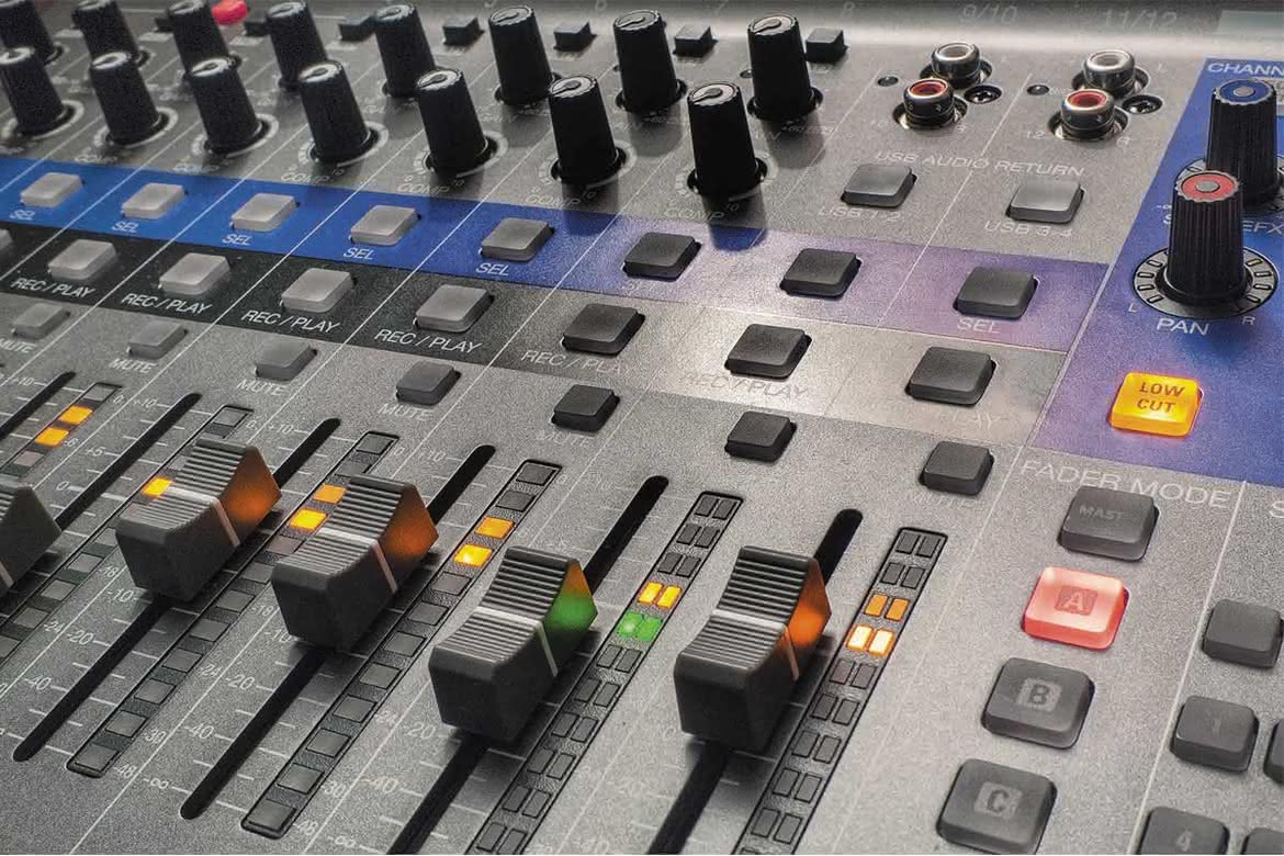 L-12 LiveTrak