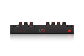 Uno Synth - monofoniczny syntezator analogowy