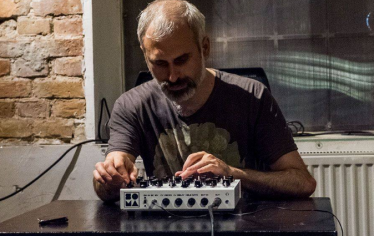 Vlad Kreimer w Mode.M Modular Shop 