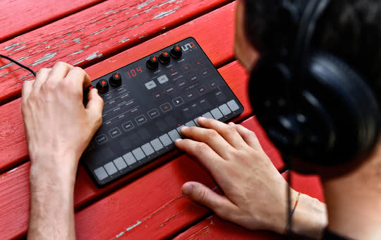 Uno Synth - monofoniczny syntezator analogowy