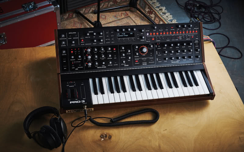 Pro 3 - syntezator hybrydowy