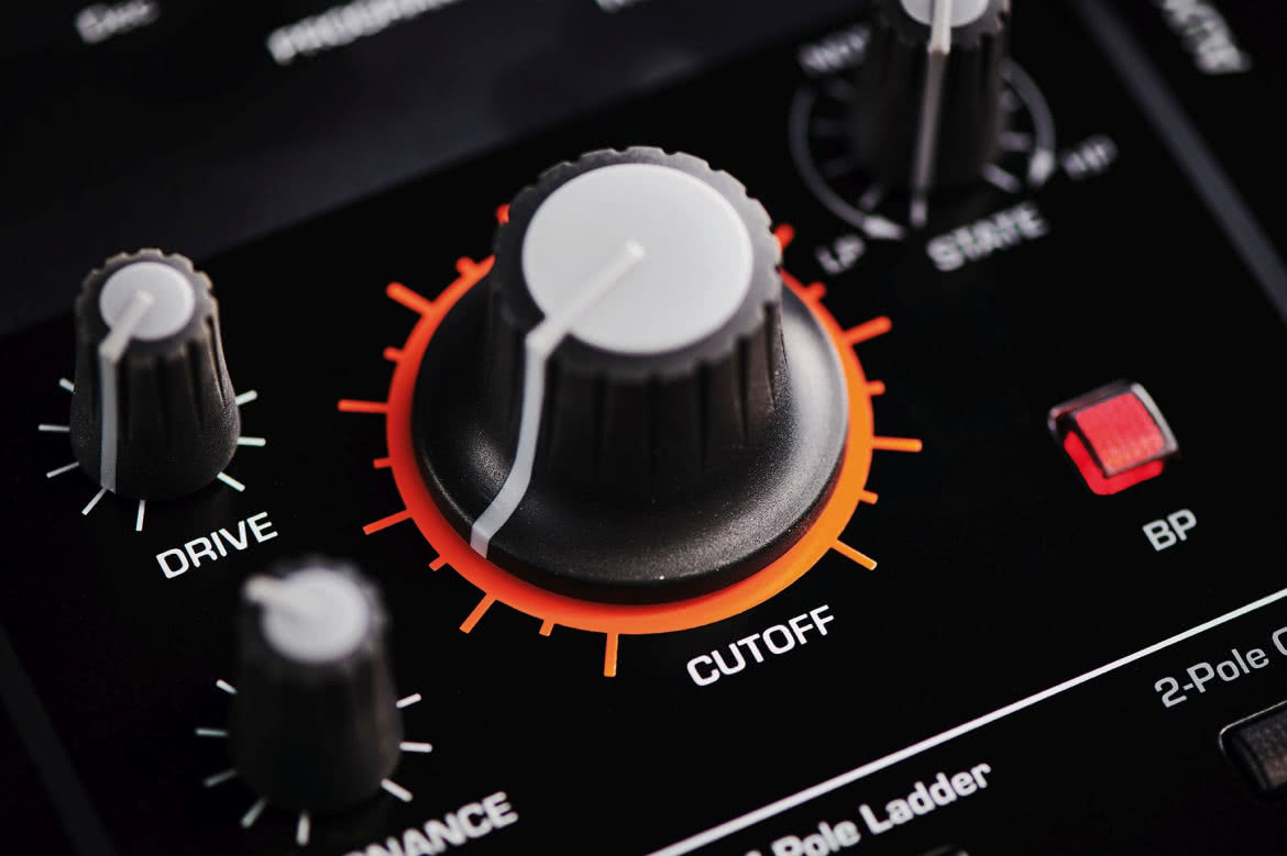 Pro 3 - syntezator hybrydowy
