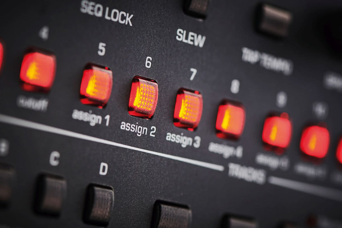 Pro 3 - syntezator hybrydowy