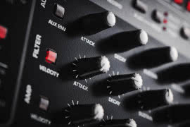 Pro 3 - syntezator hybrydowy