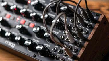Moog Subharmonicon - analogowy syntezator półmodularny 
