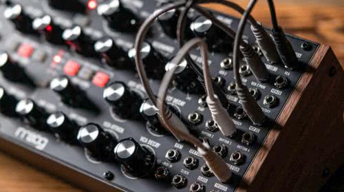 Moog Subharmonicon - analogowy syntezator półmodularny 