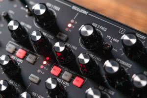 Subharmonicon - analogowy syntezator półmodularny 