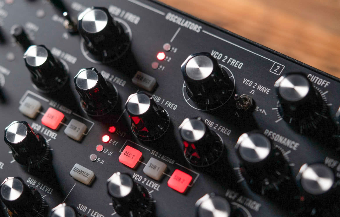 Subharmonicon - analogowy syntezator półmodularny