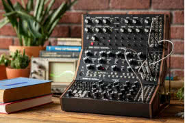 Subharmonicon - analogowy syntezator półmodularny