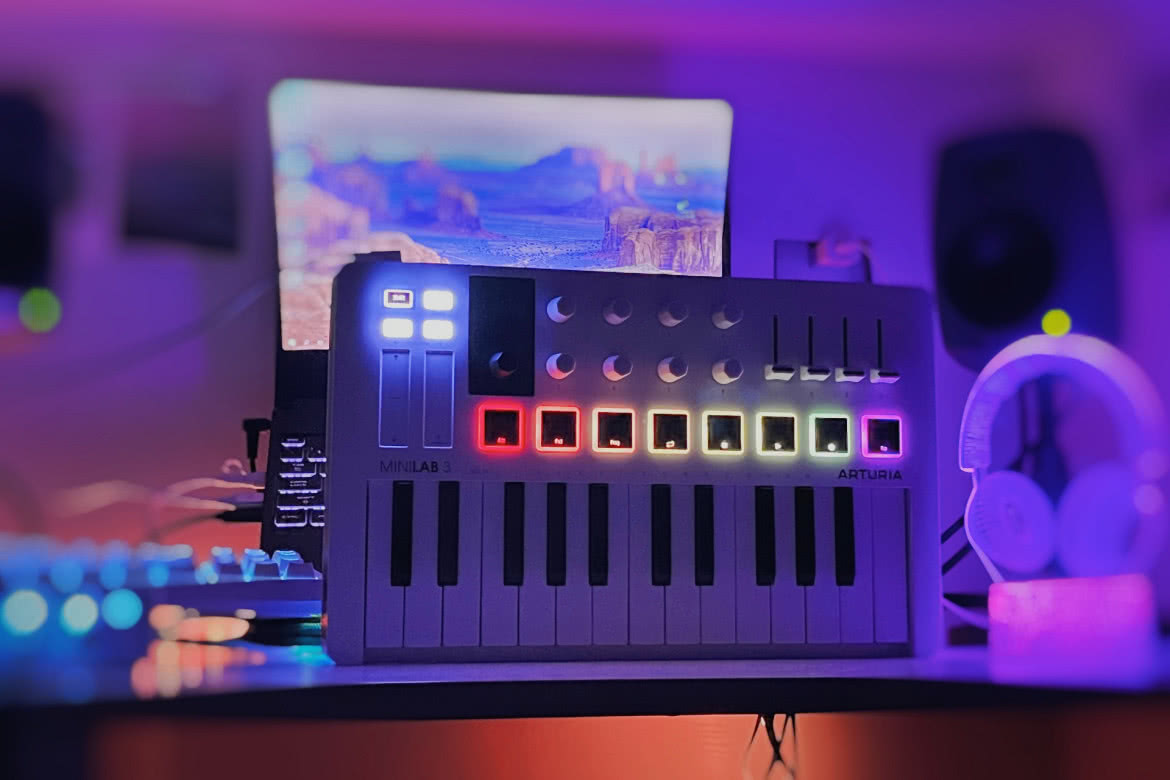 MiniLab 3 - kontroler MIDI