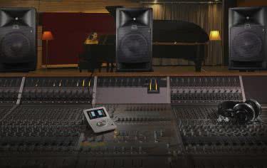 Neal Pogue - kolejna legenda z monitorami JBL 7 Series 