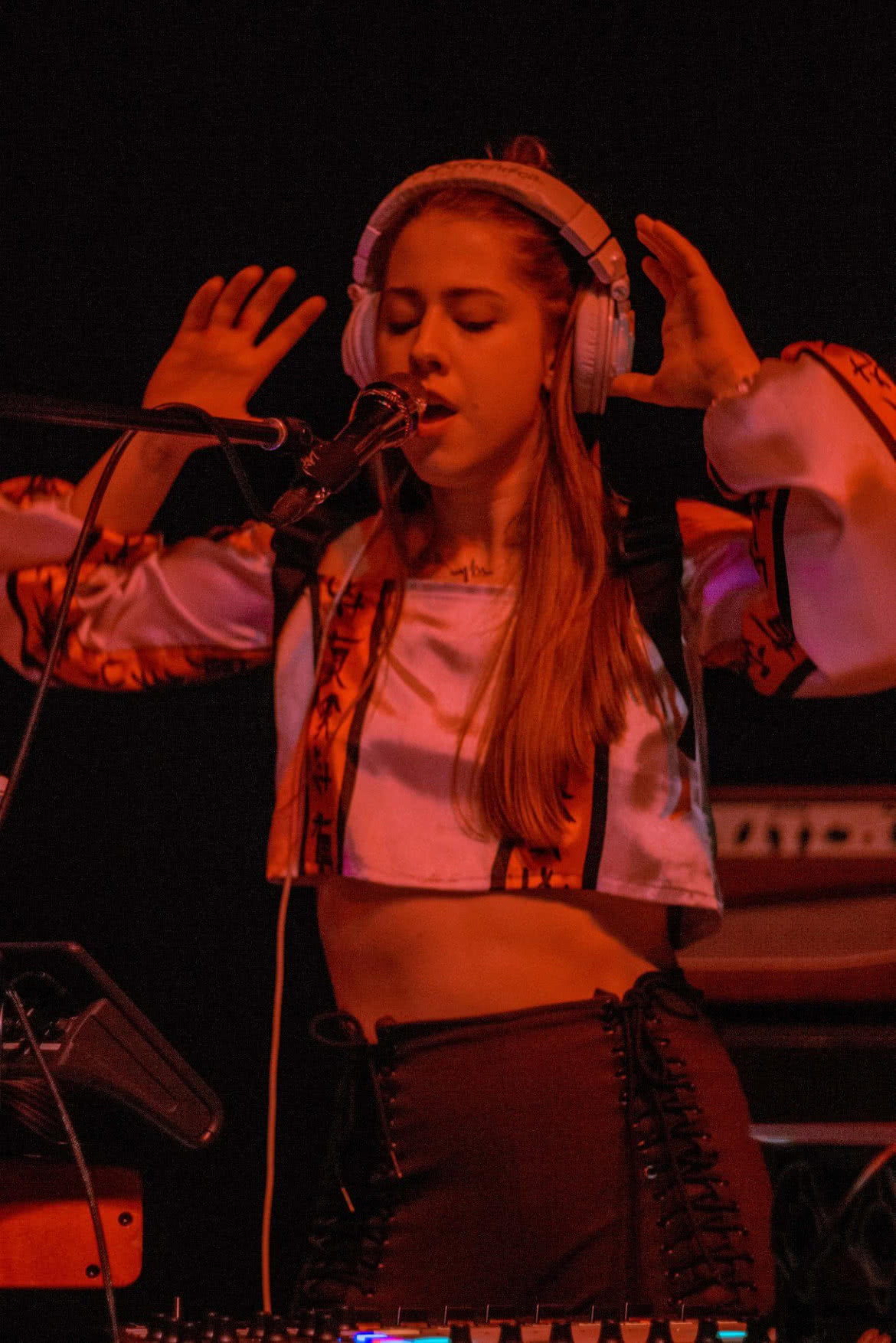MIN t - Mroczny neo-soul i klubowe "odchylenia"