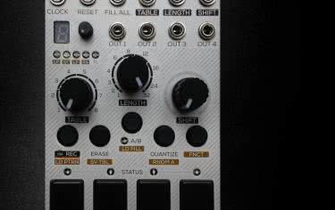 Shakmat Modular Four Bricks - pady perkusyjne oraz sekwencer dla systemów modularnych 