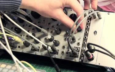 Manneqiuns 3 Sisters - kreatywny filtr oraz doskonały oscylator w jednym 