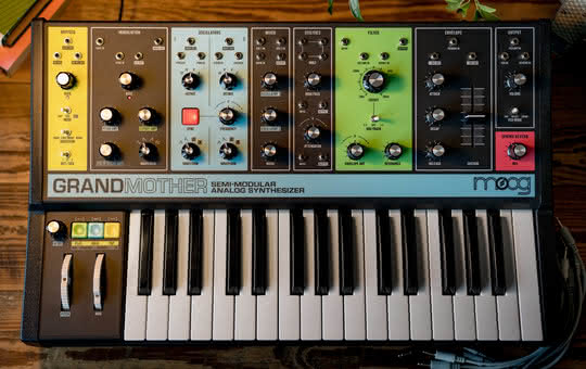 Grandmother - syntezator analogowy