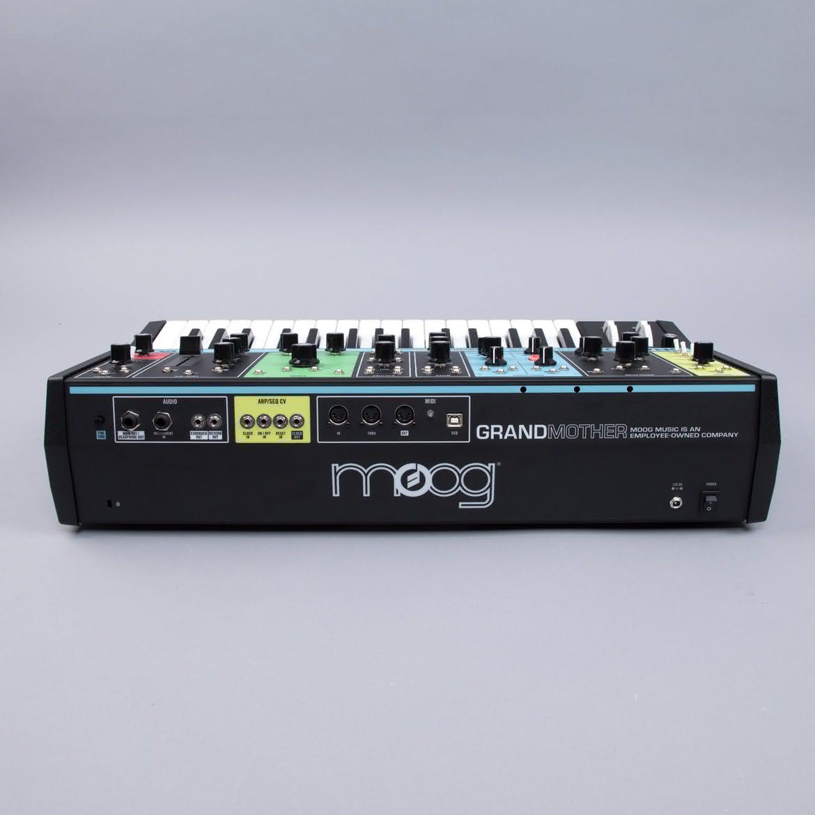 Grandmother - syntezator analogowy