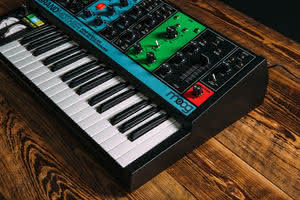 Grandmother - syntezator analogowy
